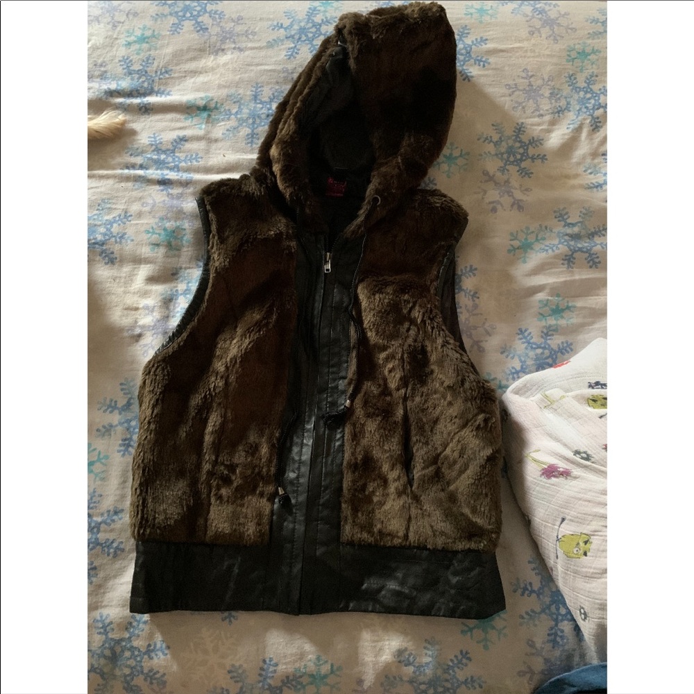 2b Bebe brown faux fur vest
